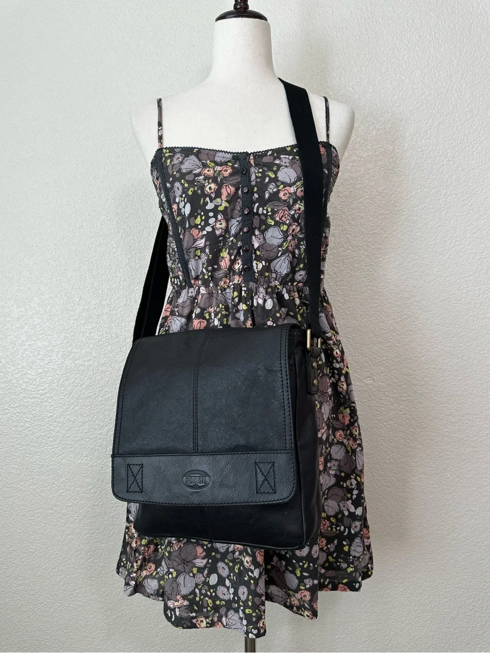 Fossil Unisex Black Leather Flap Messenger Bag